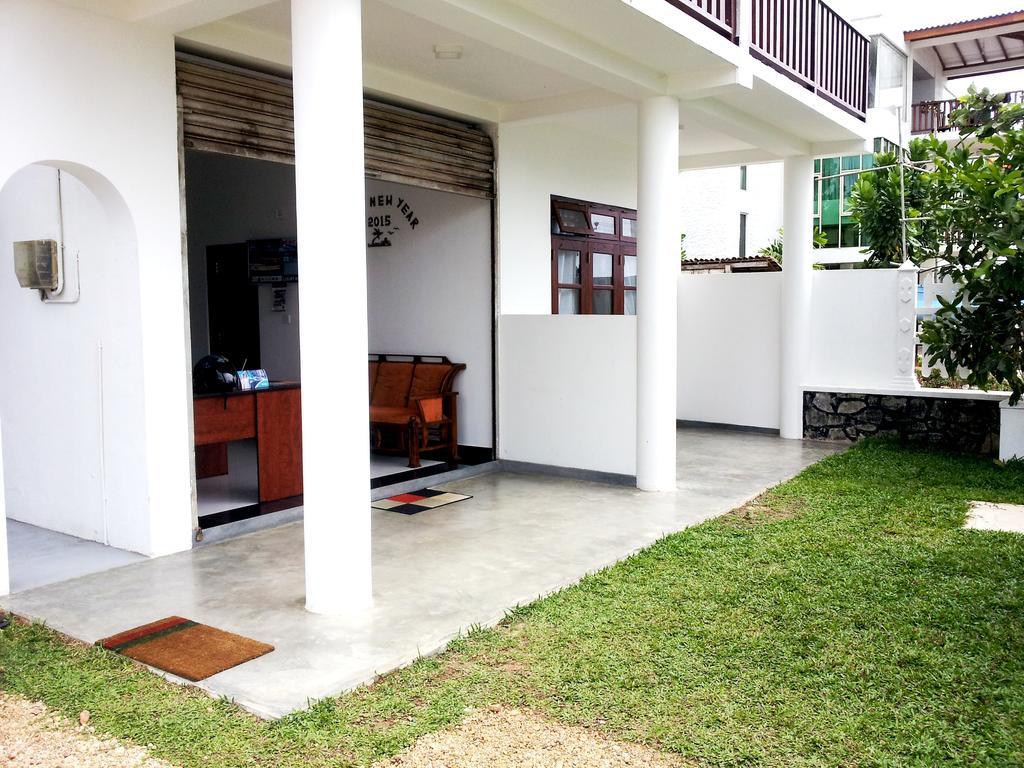 Ceylon Surf Guest And Restaurant Bed & Breakfast Weligama Exterior foto
