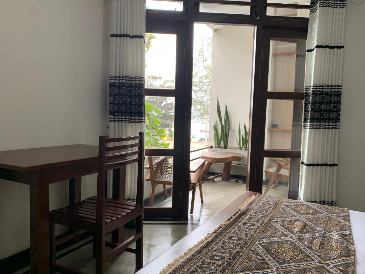 Ceylon Surf Guest And Restaurant Bed & Breakfast Weligama Exterior foto