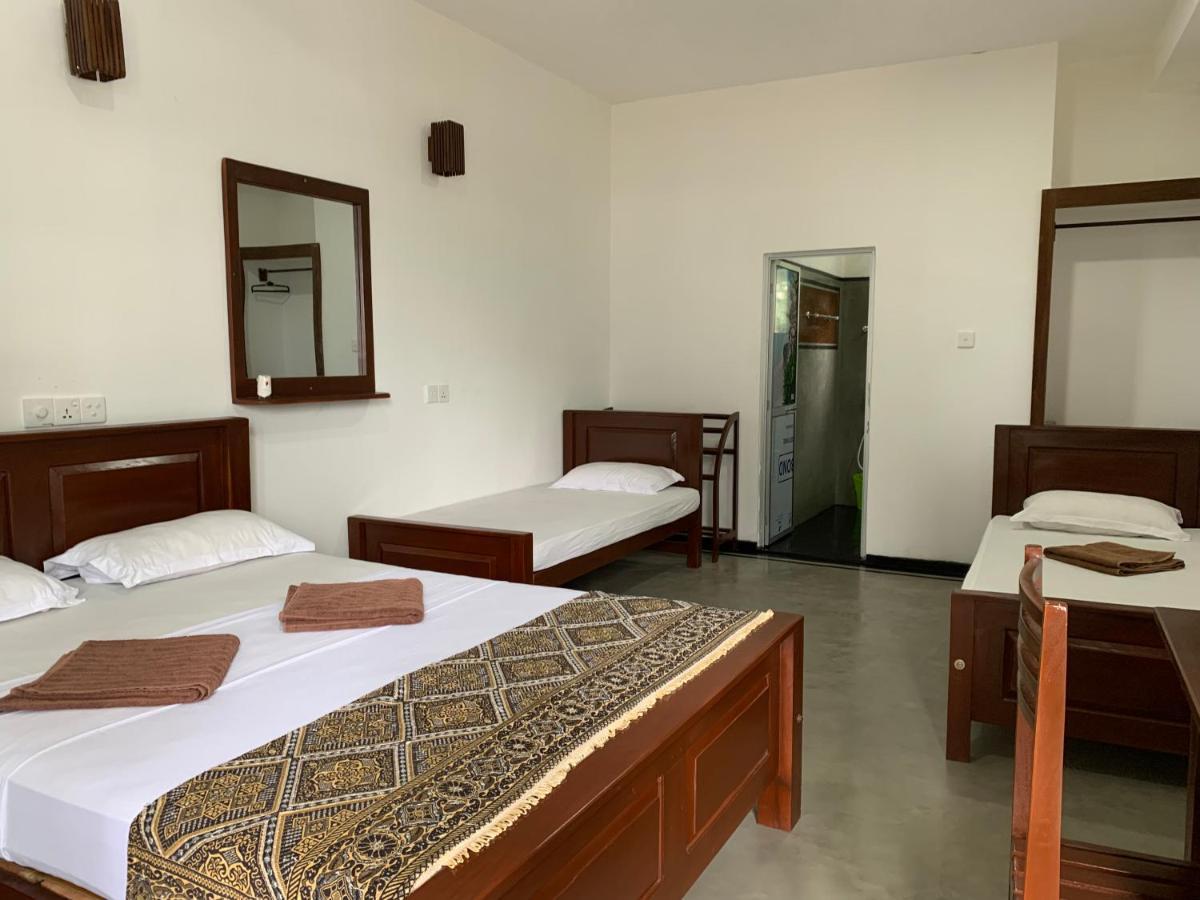 Ceylon Surf Guest And Restaurant Bed & Breakfast Weligama Exterior foto