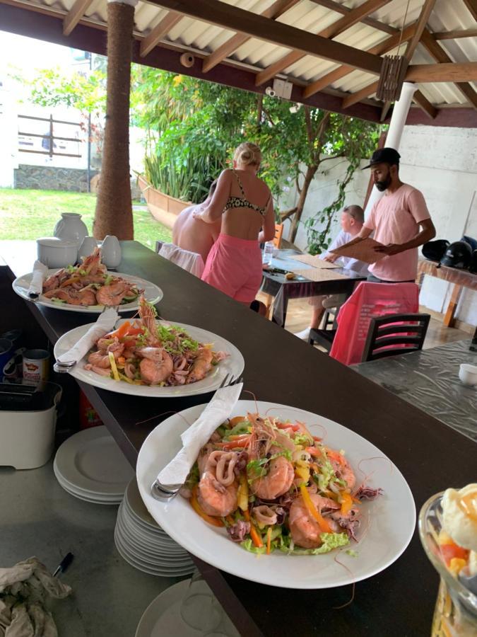 Ceylon Surf Guest And Restaurant Bed & Breakfast Weligama Exterior foto
