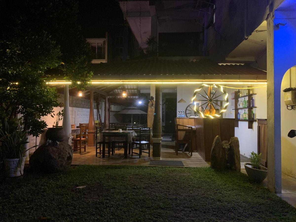 Ceylon Surf Guest And Restaurant Bed & Breakfast Weligama Exterior foto