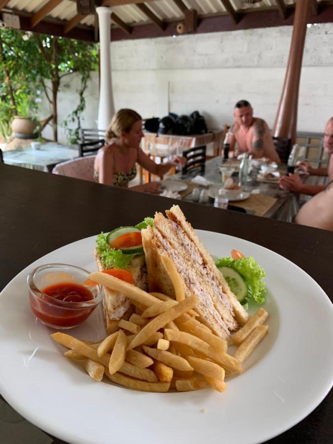 Ceylon Surf Guest And Restaurant Bed & Breakfast Weligama Exterior foto