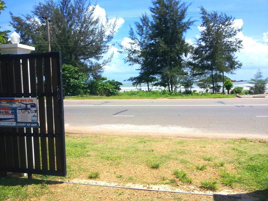 Ceylon Surf Guest And Restaurant Bed & Breakfast Weligama Exterior foto