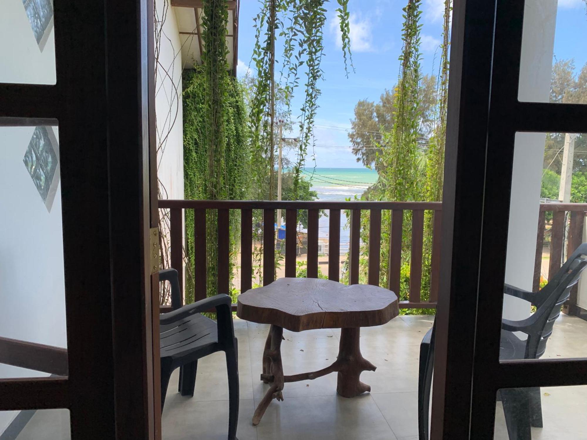 Ceylon Surf Guest And Restaurant Bed & Breakfast Weligama Exterior foto