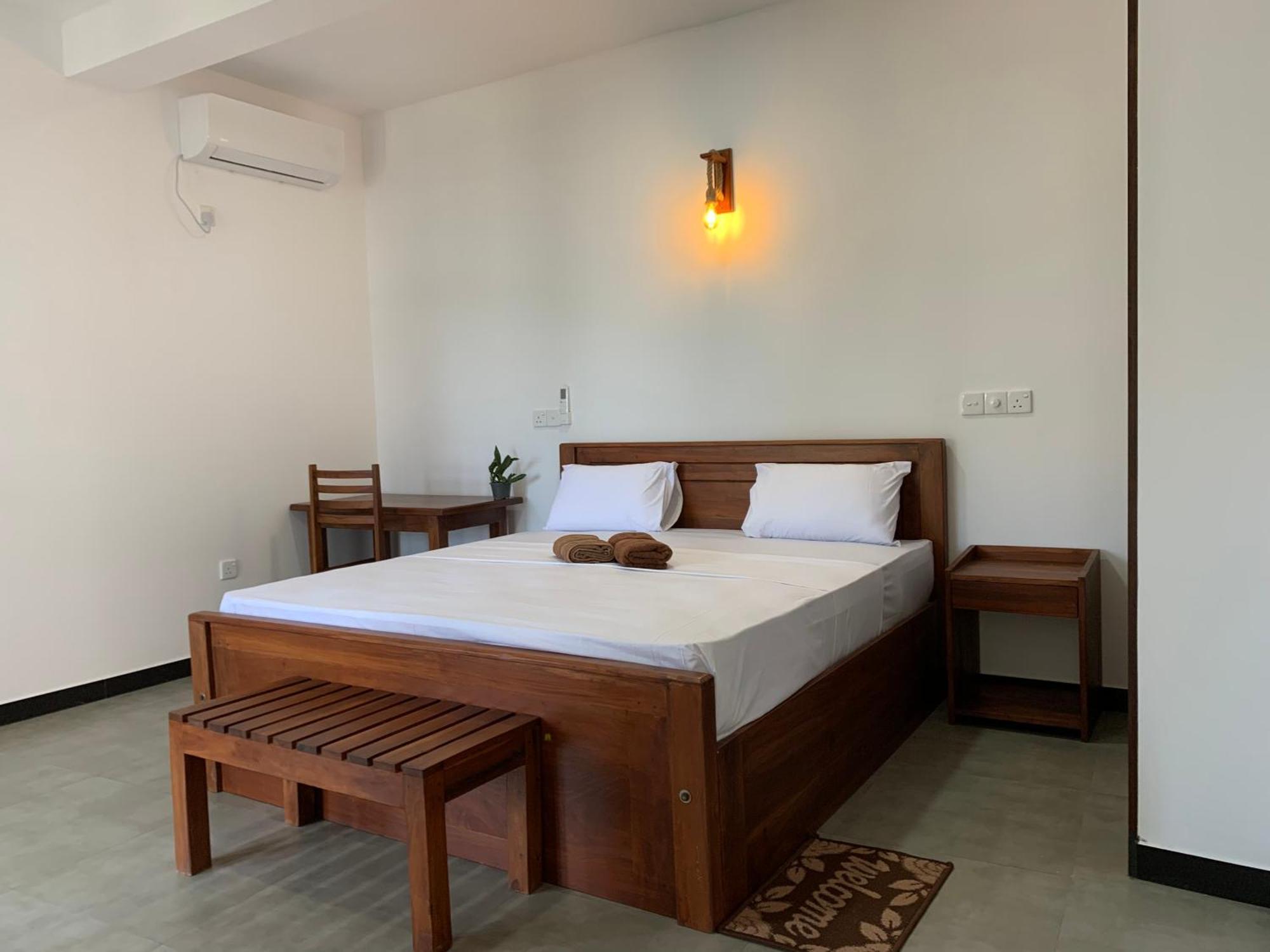 Ceylon Surf Guest And Restaurant Bed & Breakfast Weligama Exterior foto