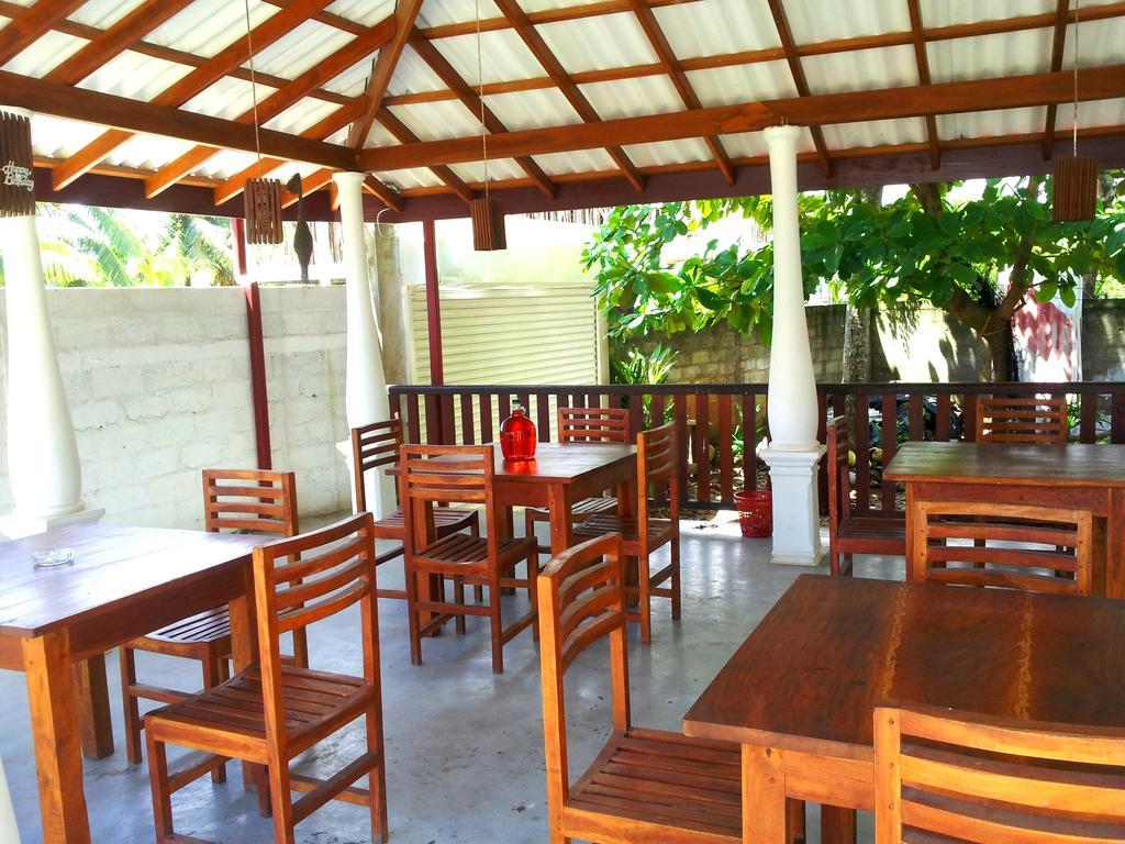 Ceylon Surf Guest And Restaurant Bed & Breakfast Weligama Exterior foto