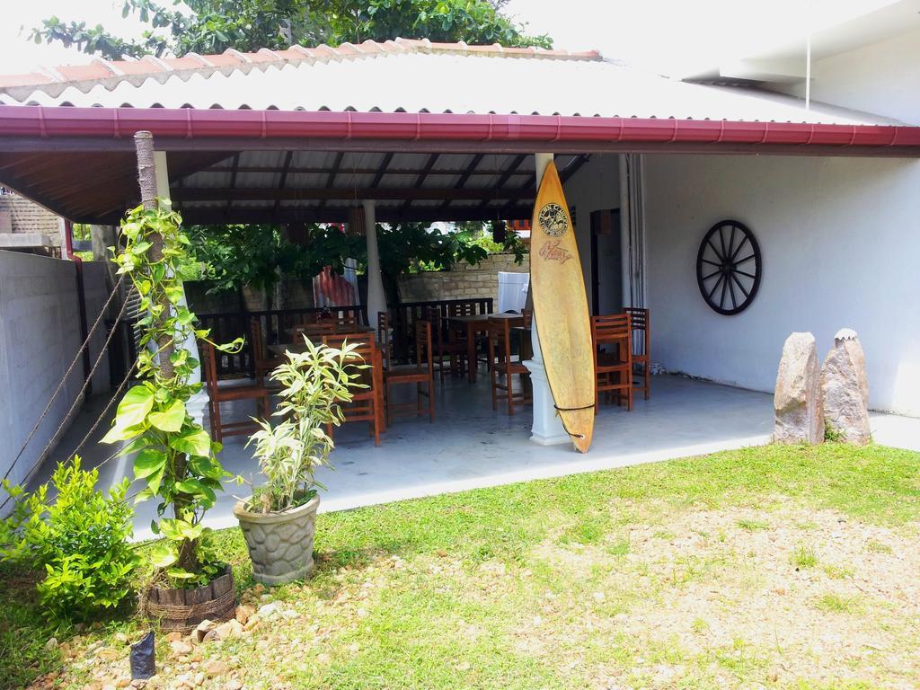 Ceylon Surf Guest And Restaurant Bed & Breakfast Weligama Exterior foto