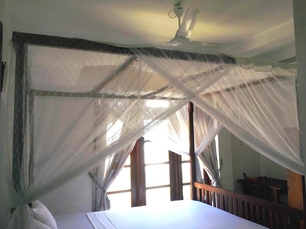 Ceylon Surf Guest And Restaurant Bed & Breakfast Weligama Cameră foto