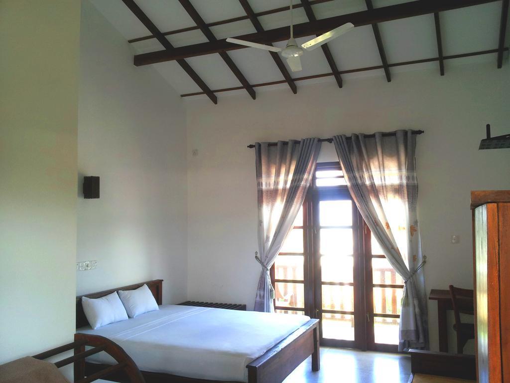 Ceylon Surf Guest And Restaurant Bed & Breakfast Weligama Cameră foto
