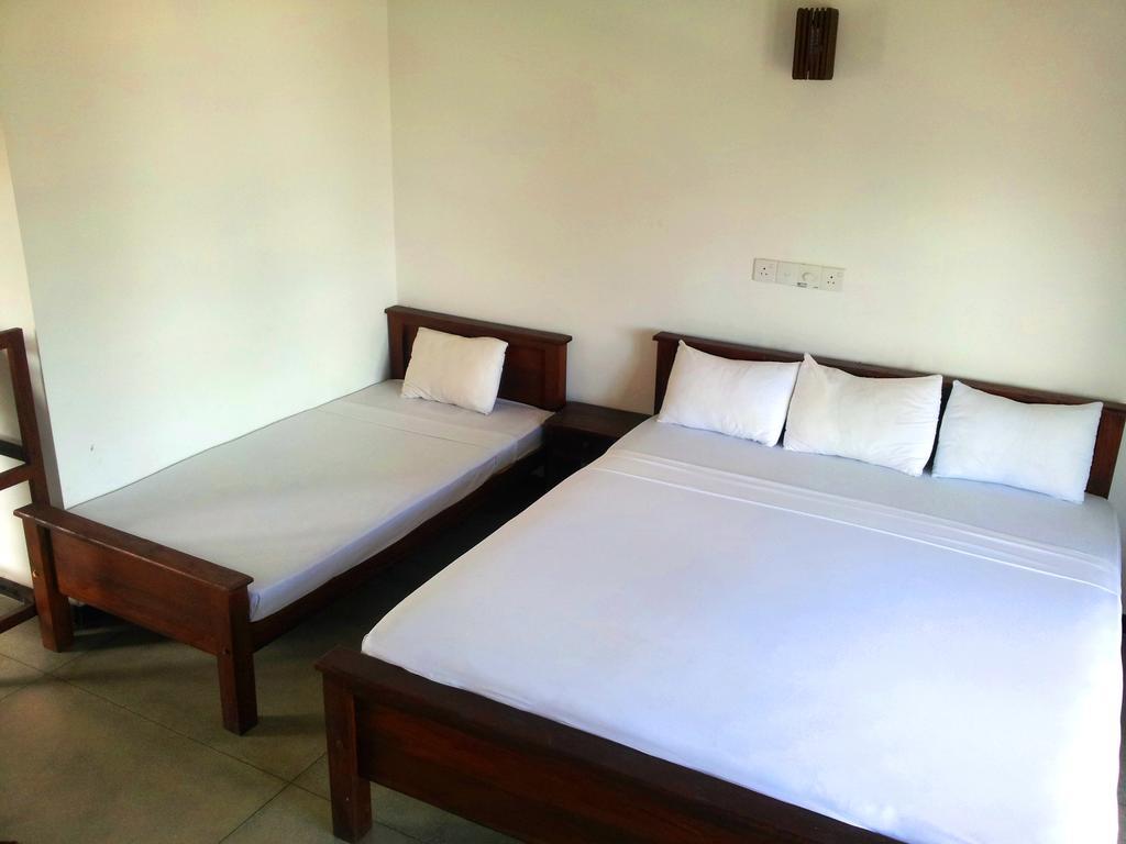 Ceylon Surf Guest And Restaurant Bed & Breakfast Weligama Cameră foto