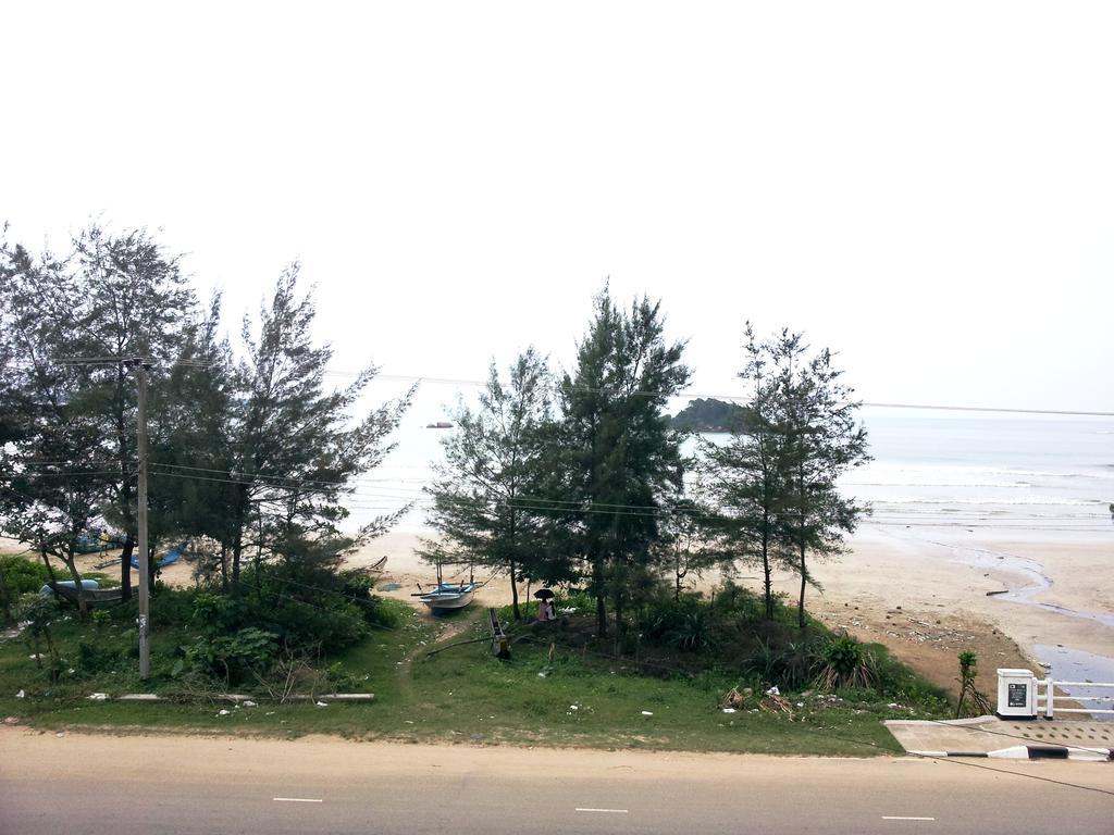 Ceylon Surf Guest And Restaurant Bed & Breakfast Weligama Exterior foto