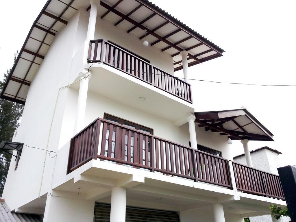 Ceylon Surf Guest And Restaurant Bed & Breakfast Weligama Exterior foto