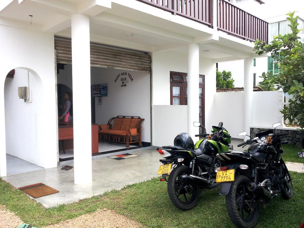 Ceylon Surf Guest And Restaurant Bed & Breakfast Weligama Exterior foto