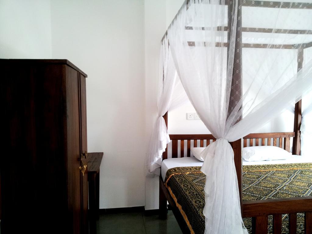 Ceylon Surf Guest And Restaurant Bed & Breakfast Weligama Cameră foto