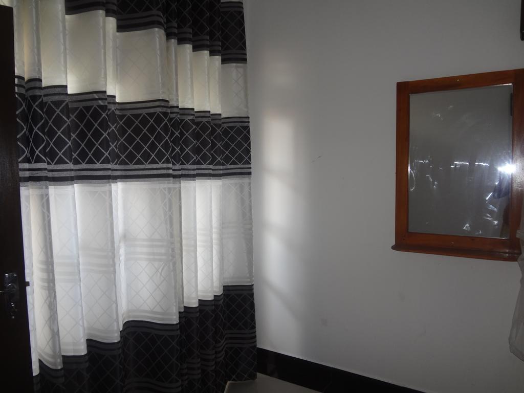 Ceylon Surf Guest And Restaurant Bed & Breakfast Weligama Exterior foto