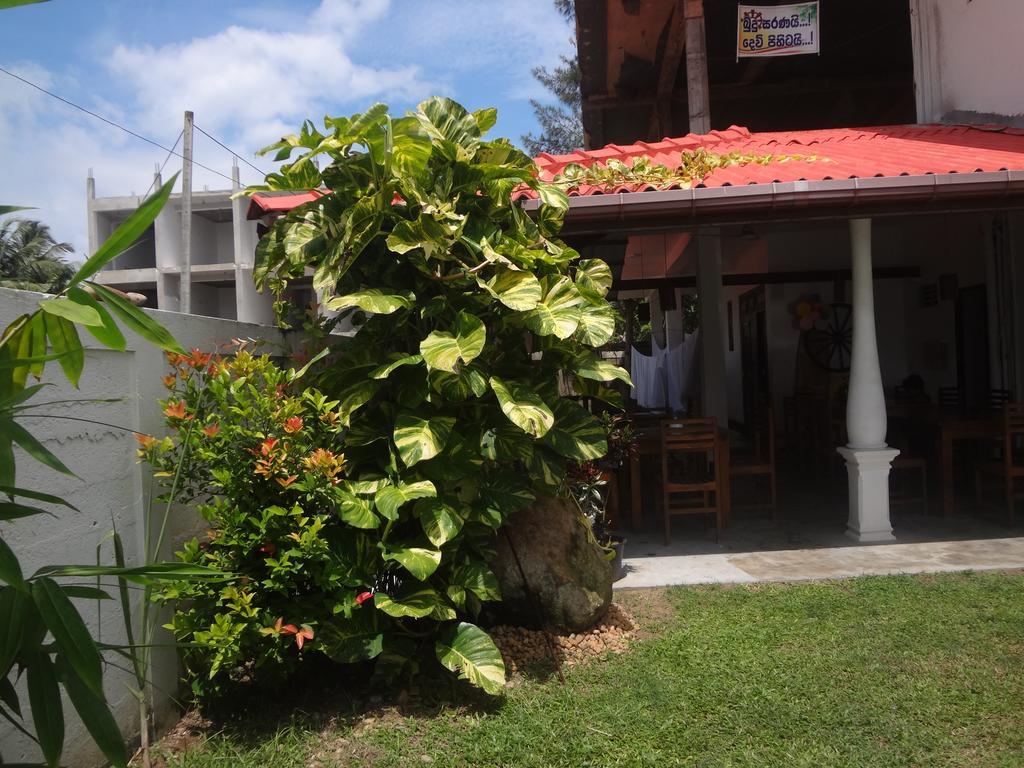 Ceylon Surf Guest And Restaurant Bed & Breakfast Weligama Exterior foto